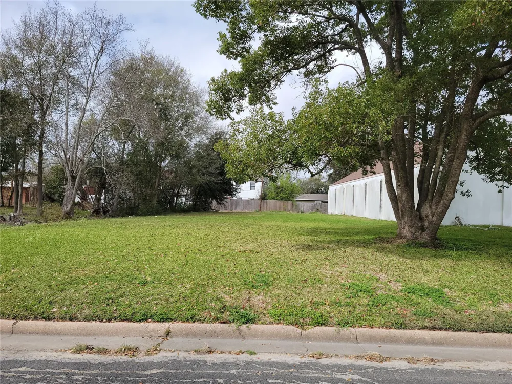 410 8th Avenue North Texas City, TX 77590