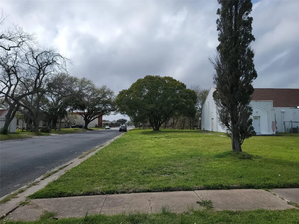 410 8th Avenue North Texas City, TX 77590