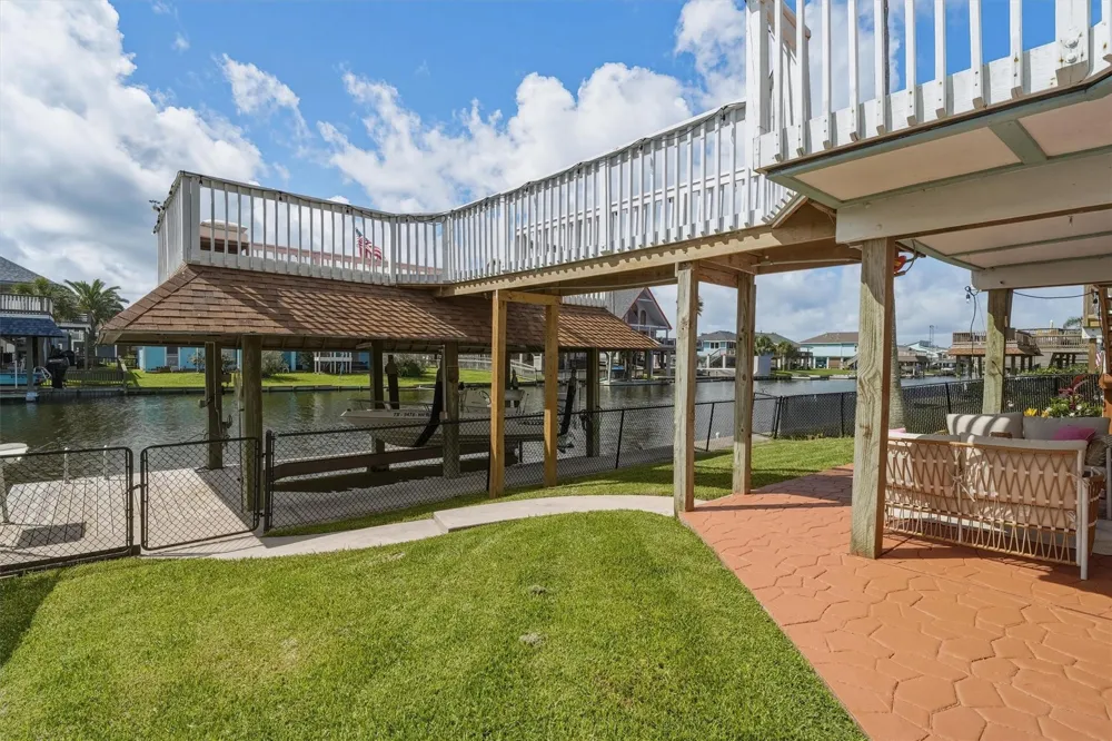 1078 Redfish Street Bayou Vista, TX 77563