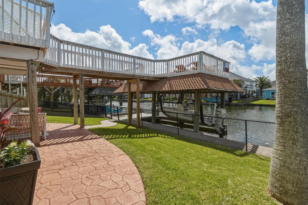 1078 Redfish Street Bayou Vista, TX 77563