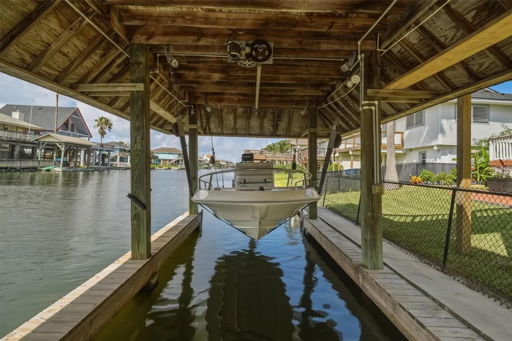 1078 Redfish Street Bayou Vista, TX 77563