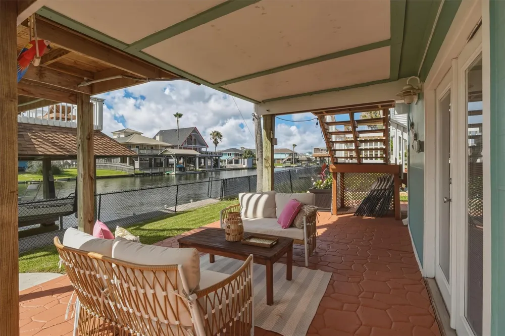 1078 Redfish Street Bayou Vista, TX 77563