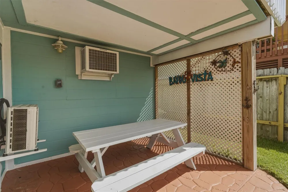 1078 Redfish Street Bayou Vista, TX 77563