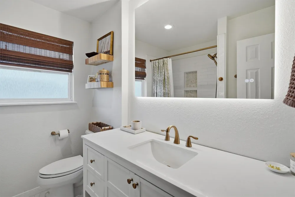 1078 Redfish Street Bayou Vista, TX 77563