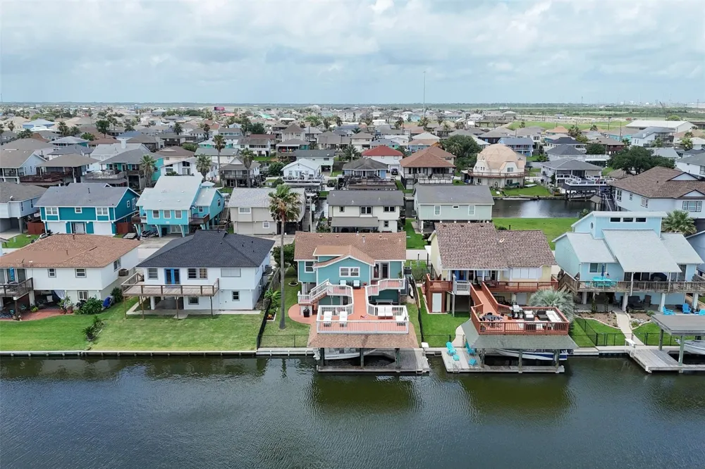 1078 Redfish Street Bayou Vista, TX 77563