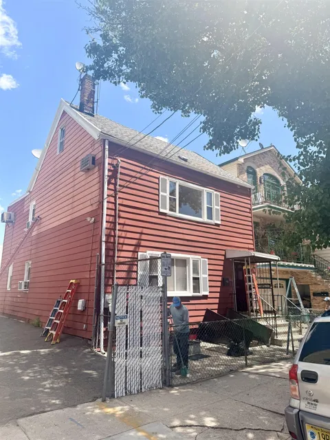 92 LAIDLAW AVE