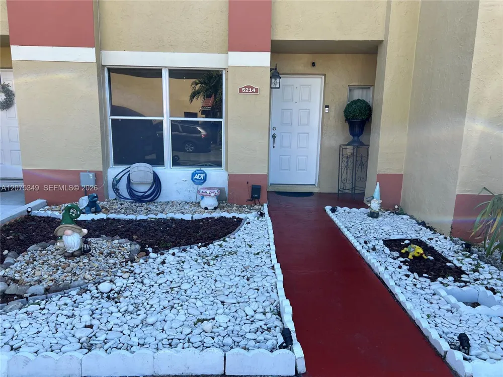 5214 NW 190th St Miami Gardens, FL 33055