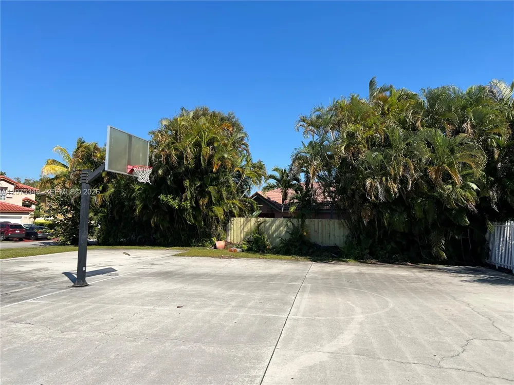 5214 NW 190th St Miami Gardens, FL 33055