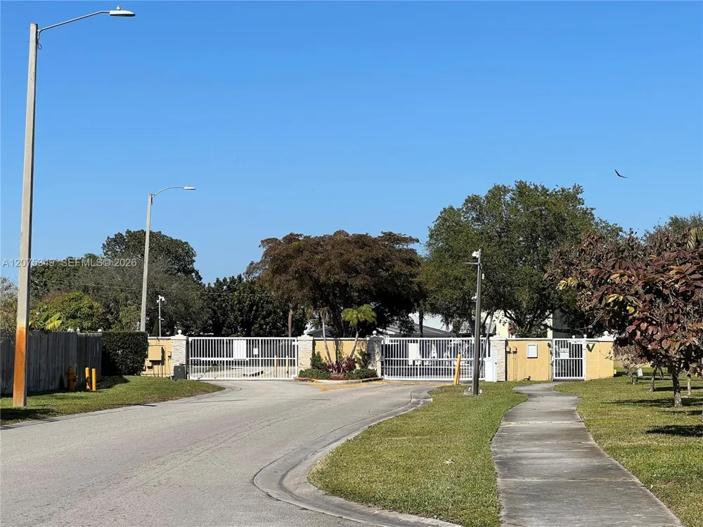 5214 NW 190th St Miami Gardens, FL 33055