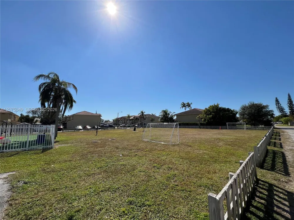 5214 NW 190th St Miami Gardens, FL 33055