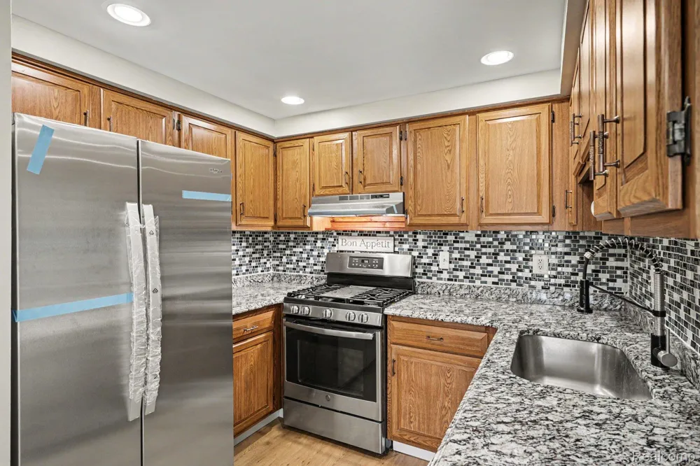 24483 Bashian Drive Novi City, MI 48375
