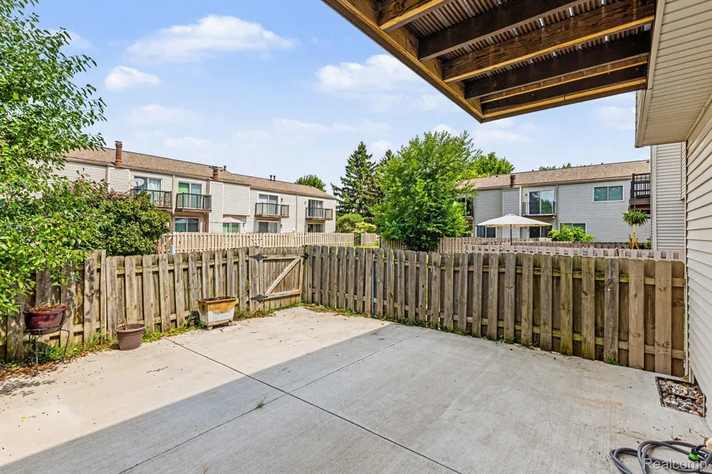 24483 Bashian Drive Novi City, MI 48375