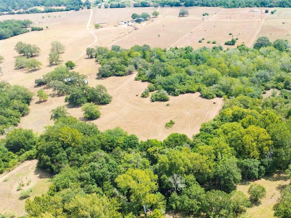 710 County Road 211a Hallettsville, TX 77964