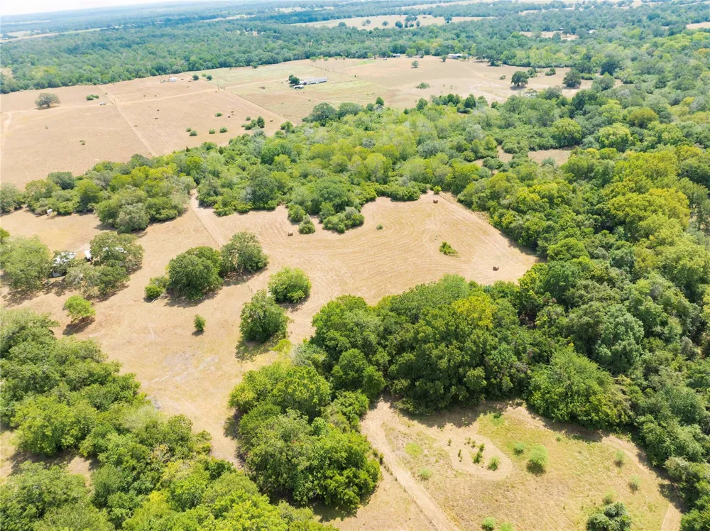 710 County Road 211a Hallettsville, TX 77964