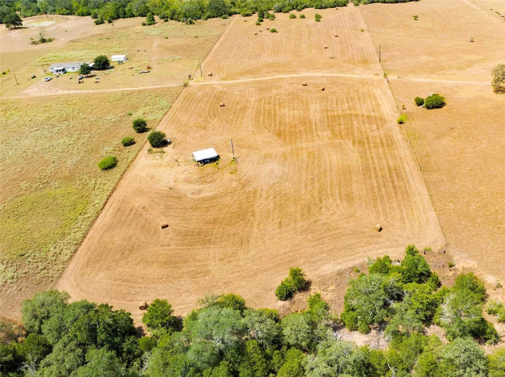 710 County Road 211a Hallettsville, TX 77964