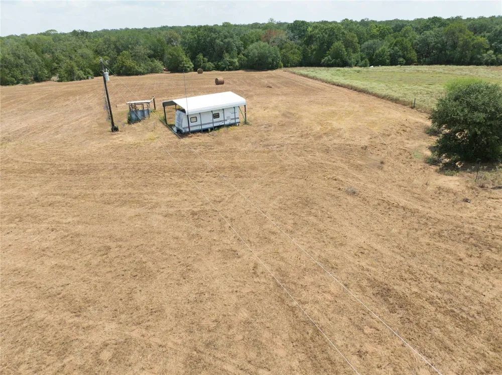 710 County Road 211a Hallettsville, TX 77964