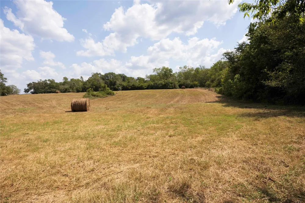 710 County Road 211a Hallettsville, TX 77964