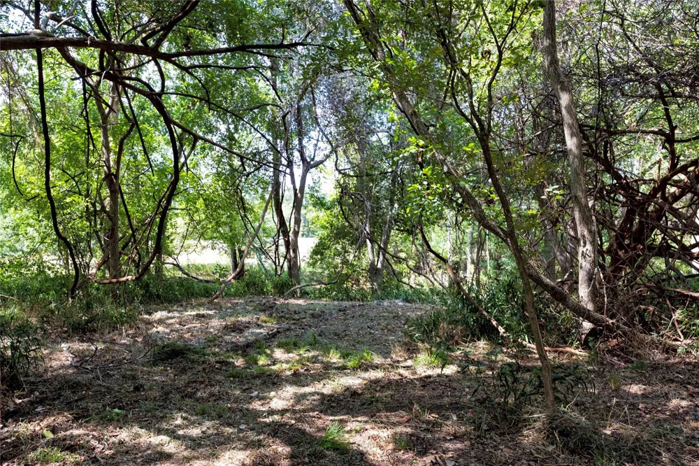 710 County Road 211a Hallettsville, TX 77964