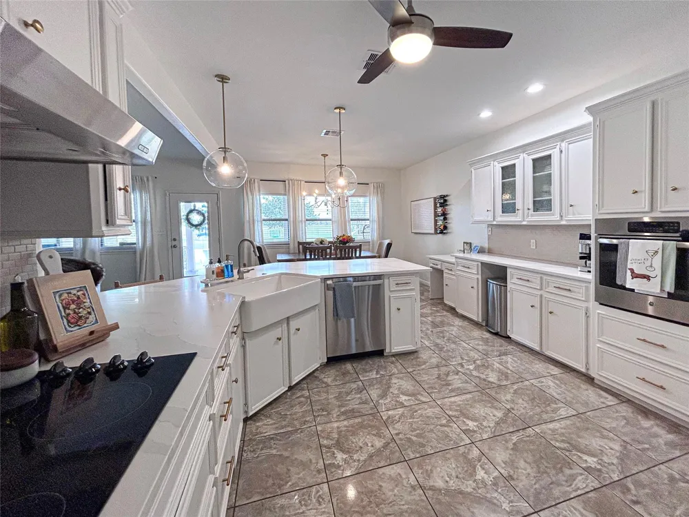 626 Sunset Trail Angleton, TX 77515