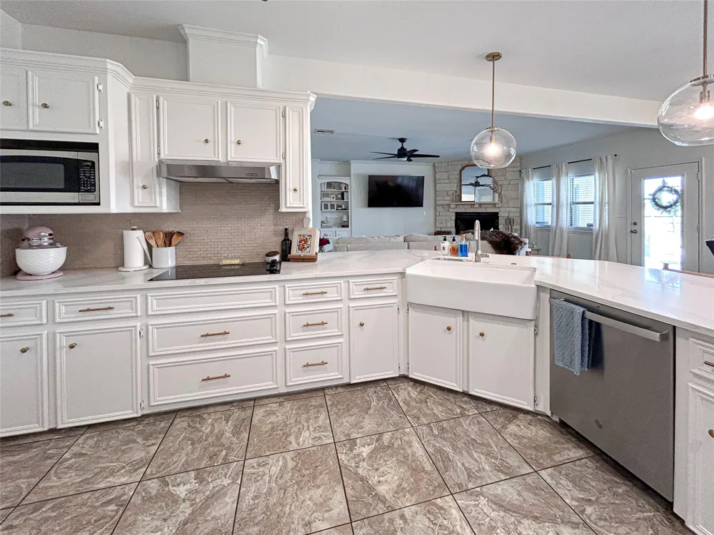 626 Sunset Trail Angleton, TX 77515