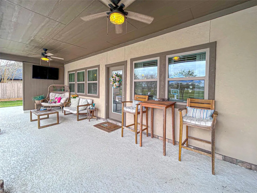 626 Sunset Trail Angleton, TX 77515