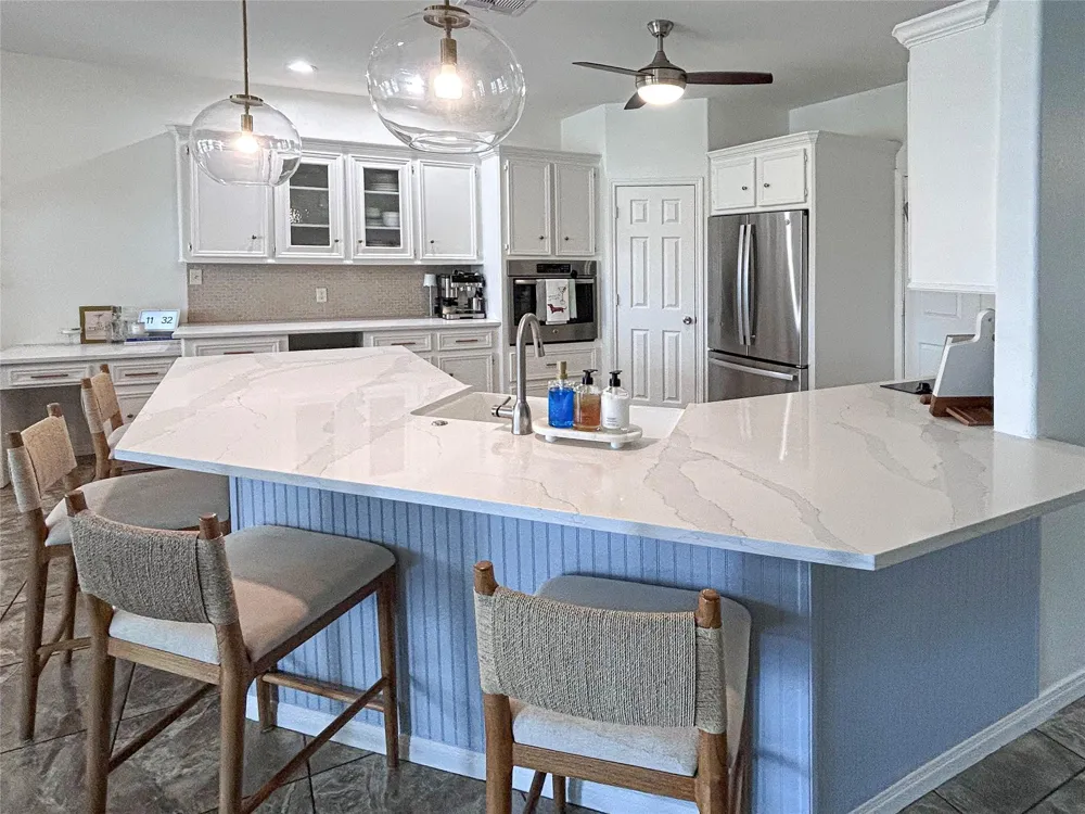 626 Sunset Trail Angleton, TX 77515
