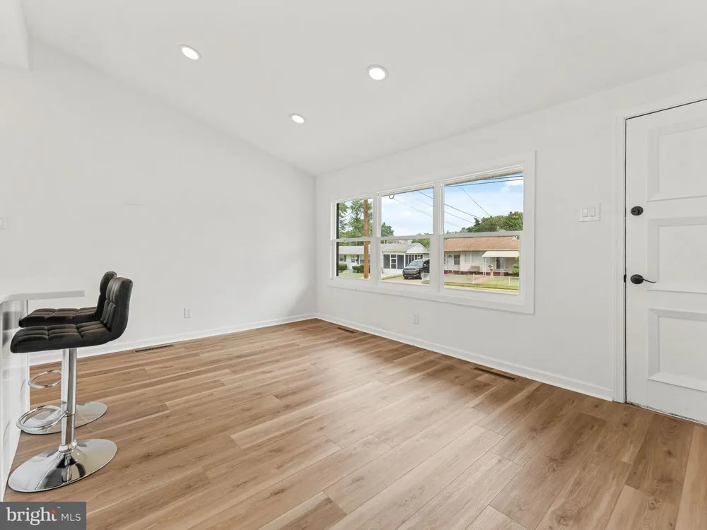 46 INDIAN QUEEN LANE Maple Shade, NJ 08052