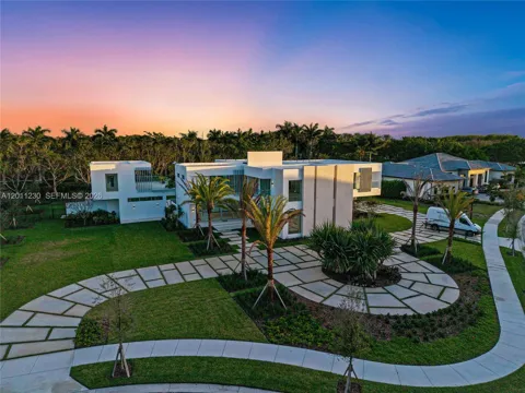 3280 Lake Ridge Lane