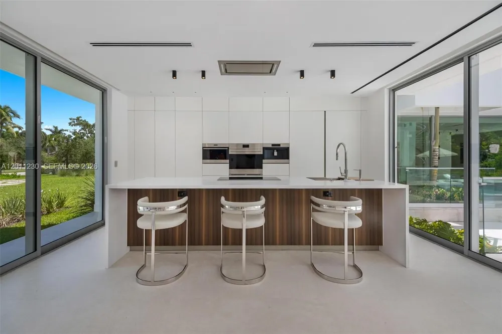 3280 Lake Ridge Lane Weston, FL 33332