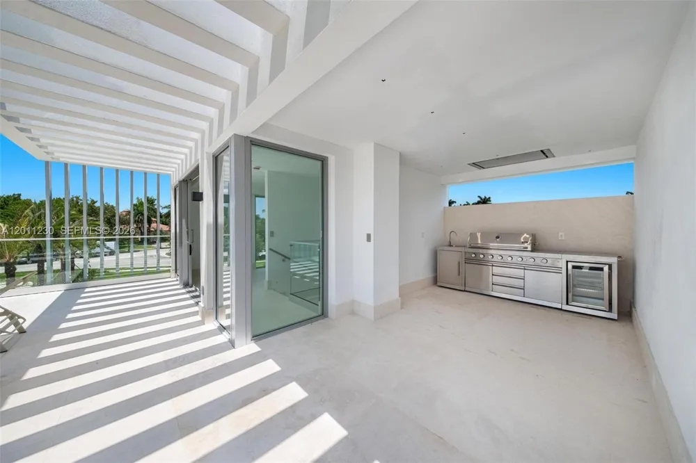 3280 Lake Ridge Lane Weston, FL 33332