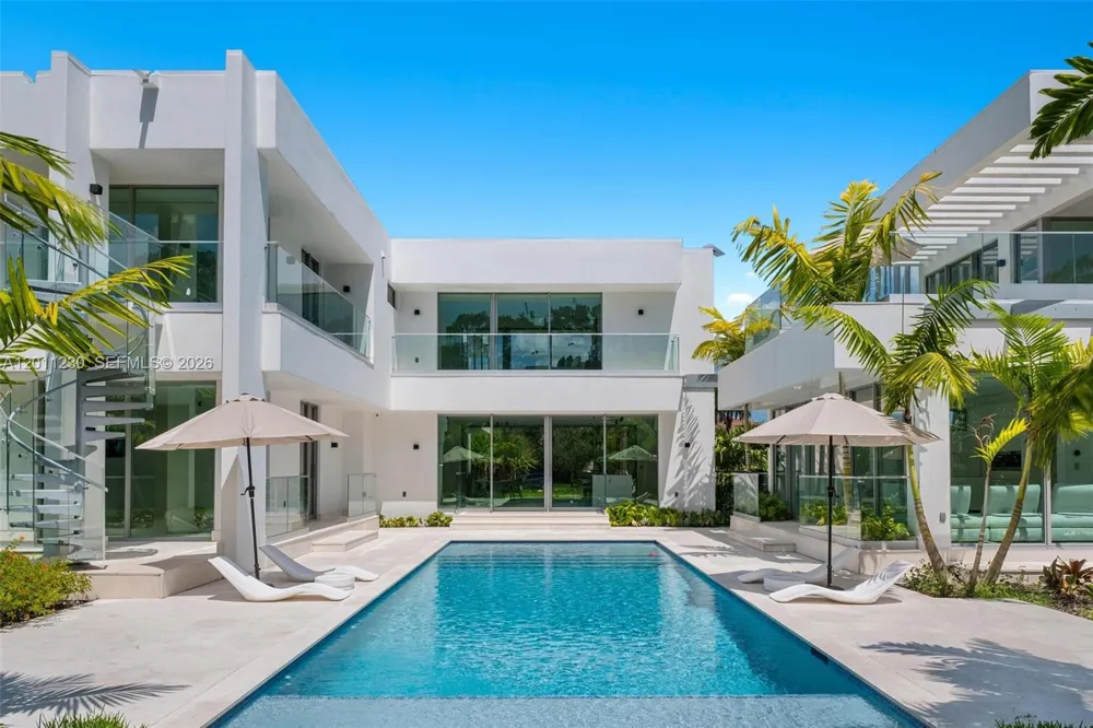3280 Lake Ridge Lane Weston, FL 33332