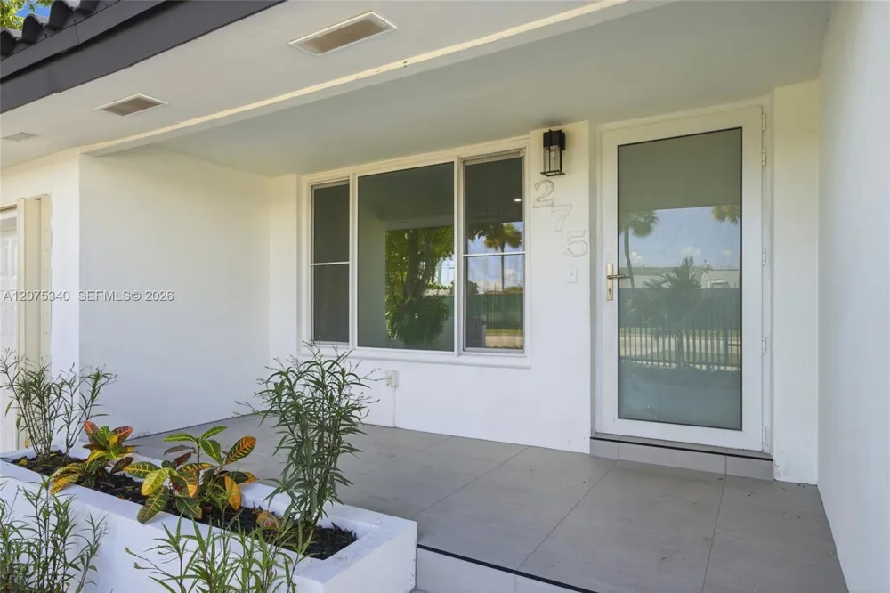 275 W 13th St Hialeah, FL 33010