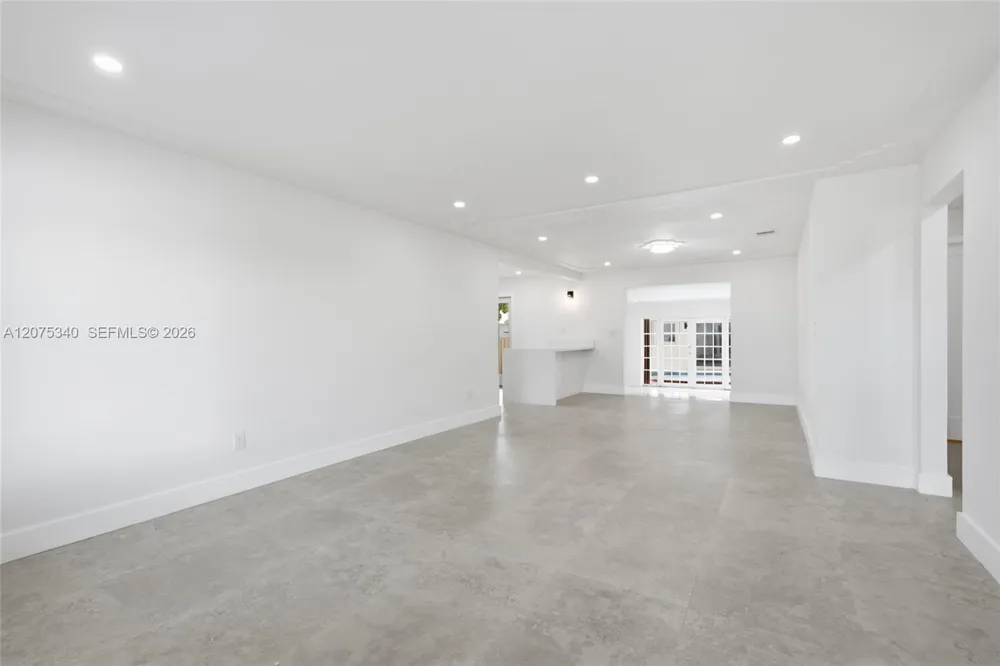 275 W 13th St Hialeah, FL 33010