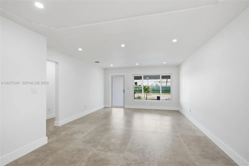 275 W 13th St Hialeah, FL 33010