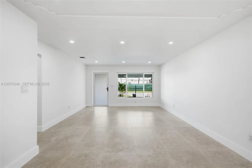 275 W 13th St Hialeah, FL 33010