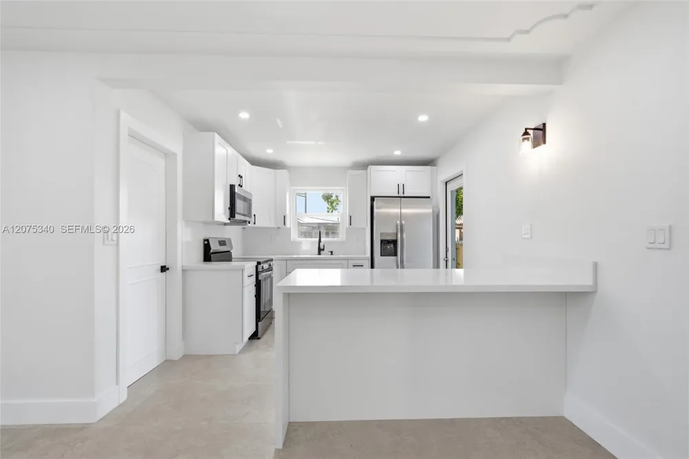 275 W 13th St Hialeah, FL 33010