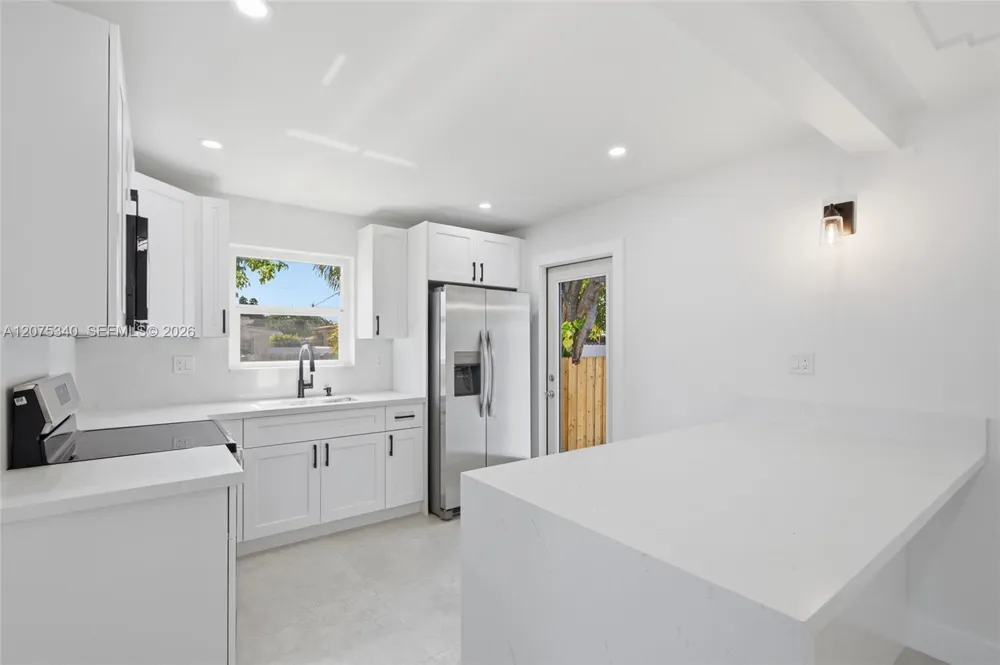275 W 13th St Hialeah, FL 33010