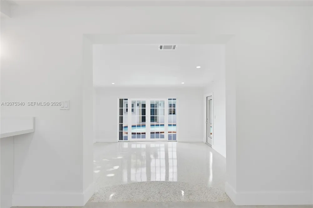 275 W 13th St Hialeah, FL 33010