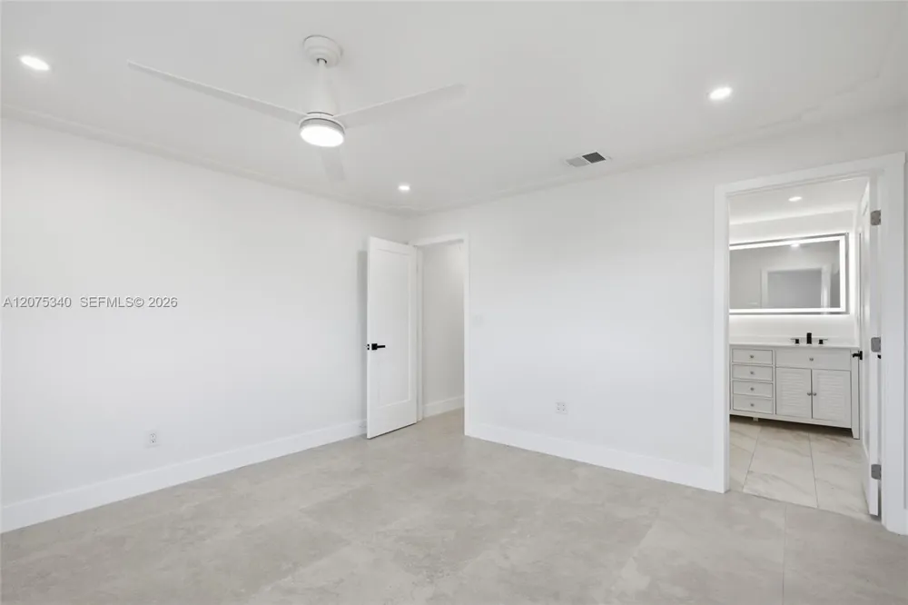 275 W 13th St Hialeah, FL 33010