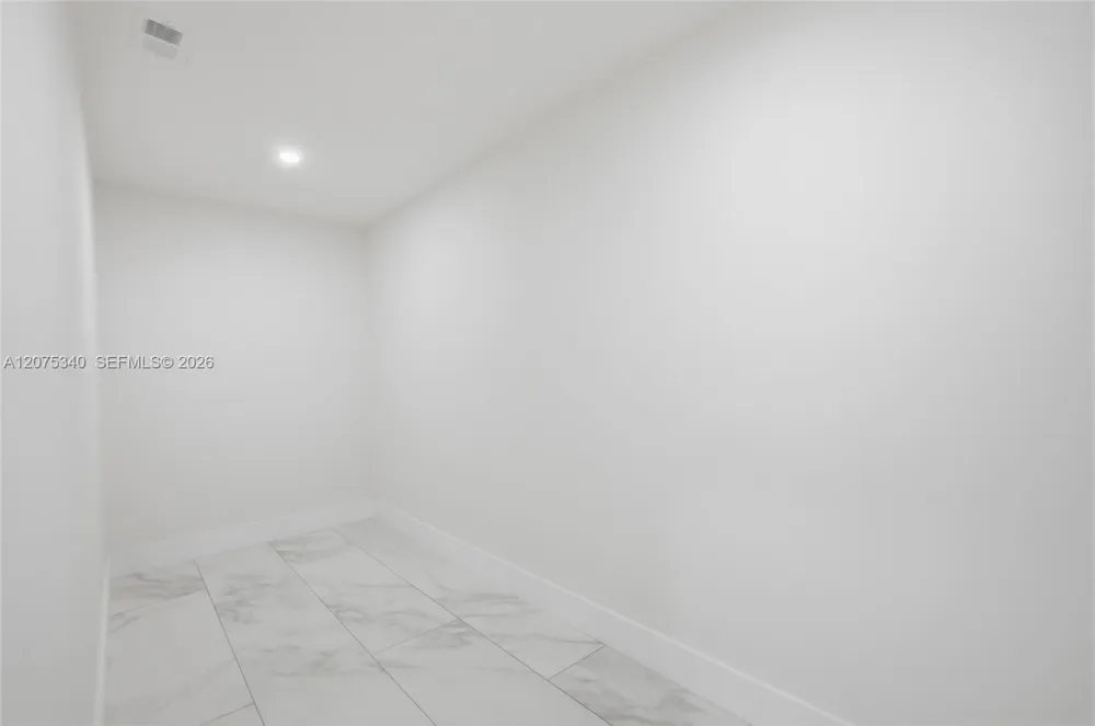 275 W 13th St Hialeah, FL 33010