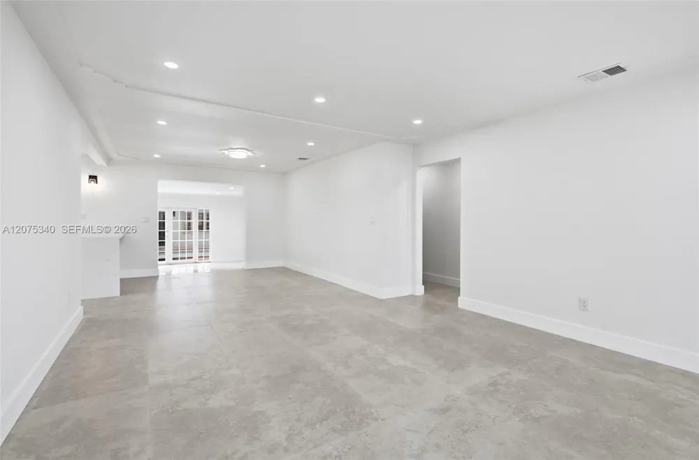 275 W 13th St Hialeah, FL 33010