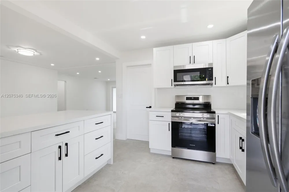 275 W 13th St Hialeah, FL 33010