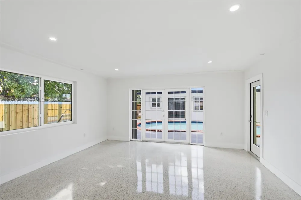 275 W 13th St Hialeah, FL 33010