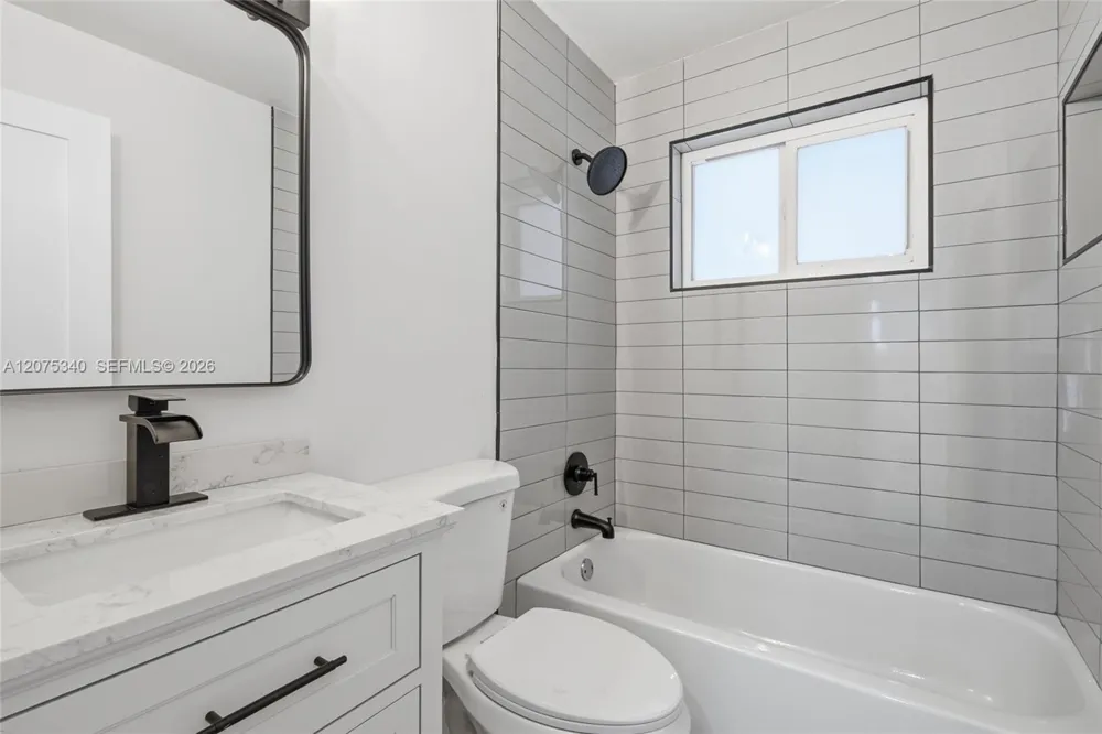 275 W 13th St Hialeah, FL 33010