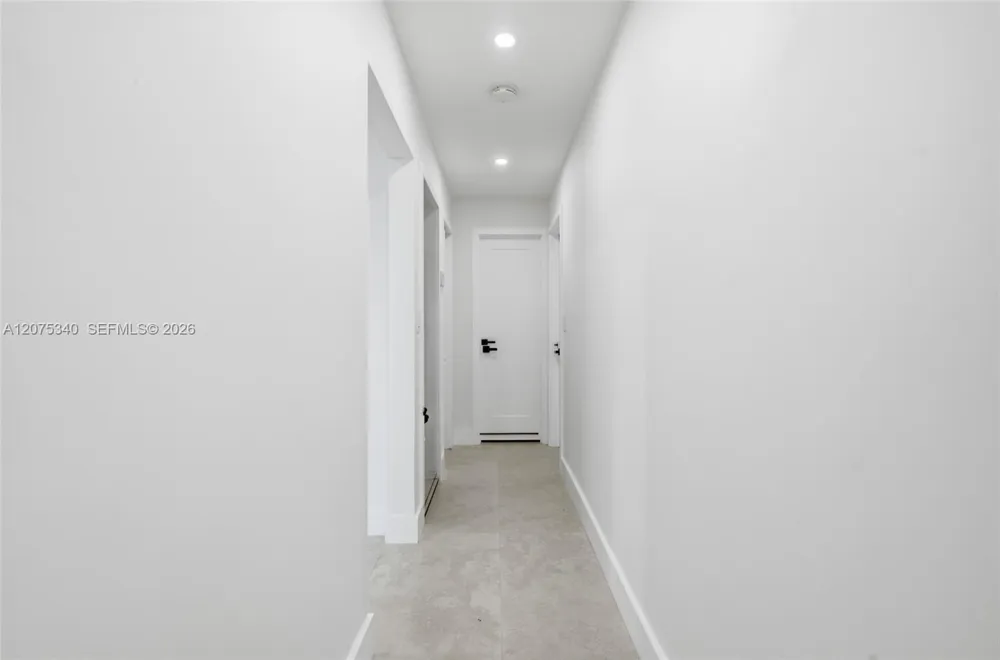 275 W 13th St Hialeah, FL 33010