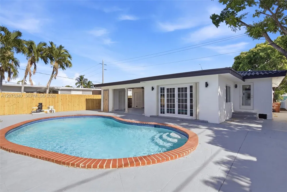 275 W 13th St Hialeah, FL 33010
