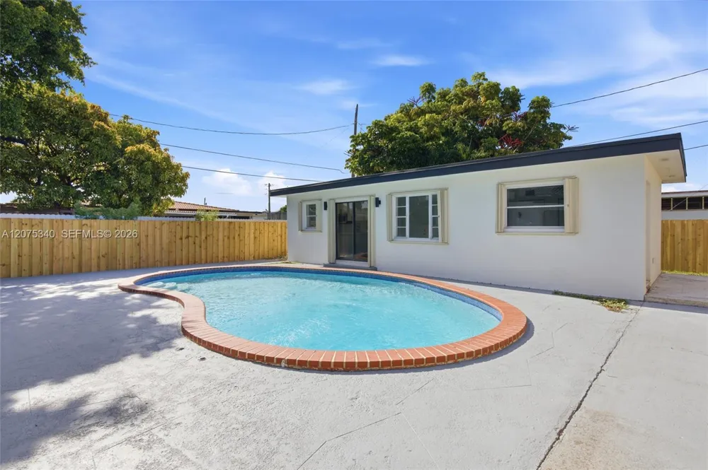 275 W 13th St Hialeah, FL 33010