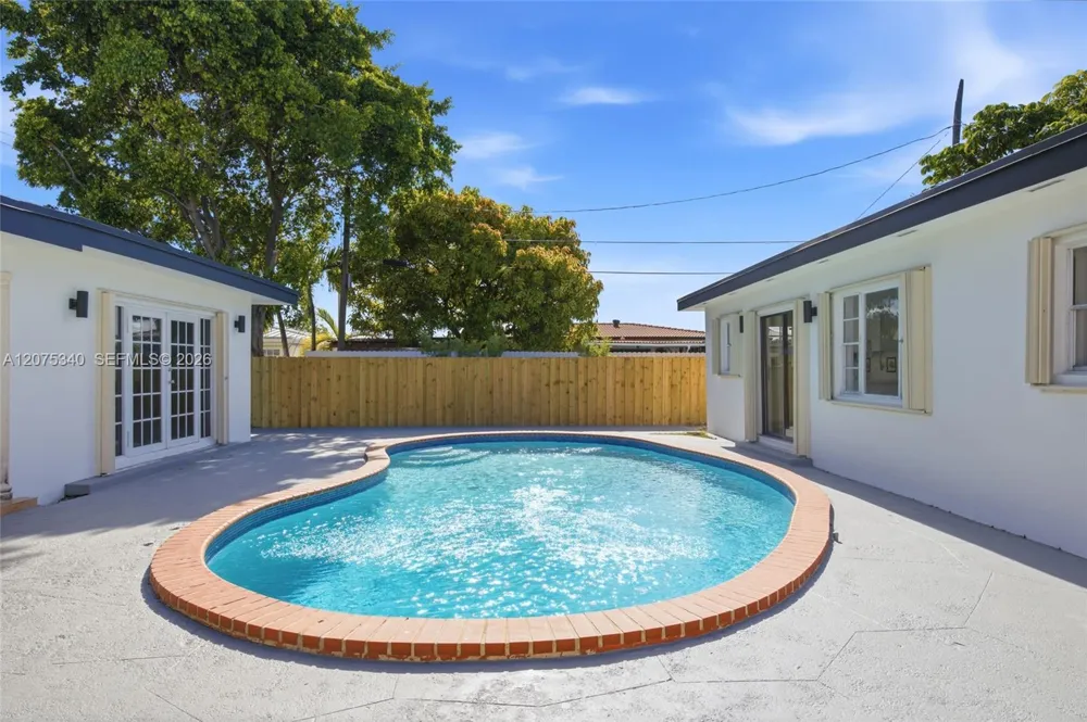275 W 13th St Hialeah, FL 33010
