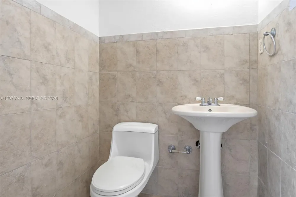 275 W 13th St Hialeah, FL 33010