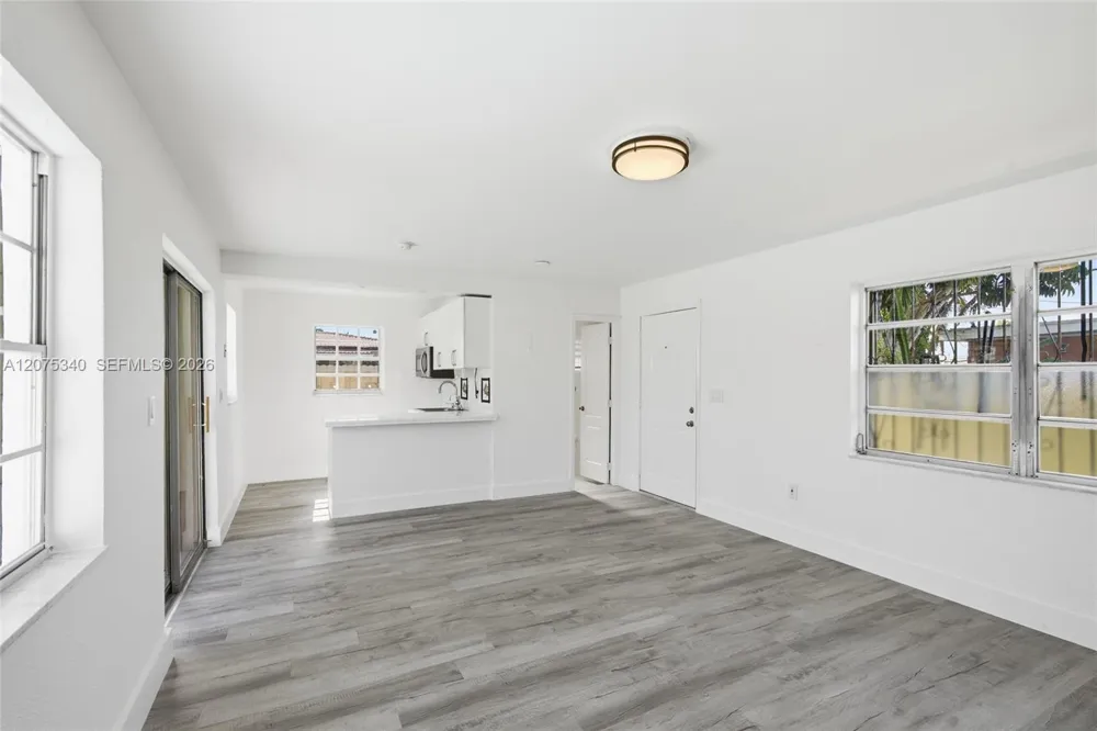 275 W 13th St Hialeah, FL 33010